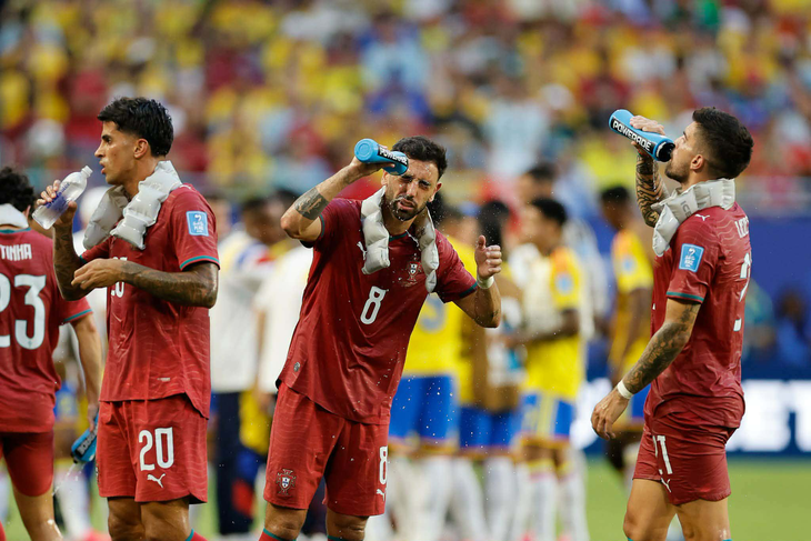'Áo nước đá' là gì mà nhiều cầu thủ có, Ronaldo lại không? - Ảnh 2.