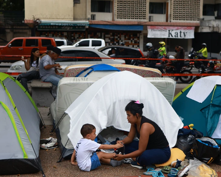 Nhà xác Venezuela quá tải sau thảm họa động đất - Ảnh 2.