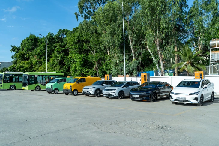 Chủ xe điện BYD nay có thể sạc chung trụ với xe buýt Kim Long - Ảnh 2.