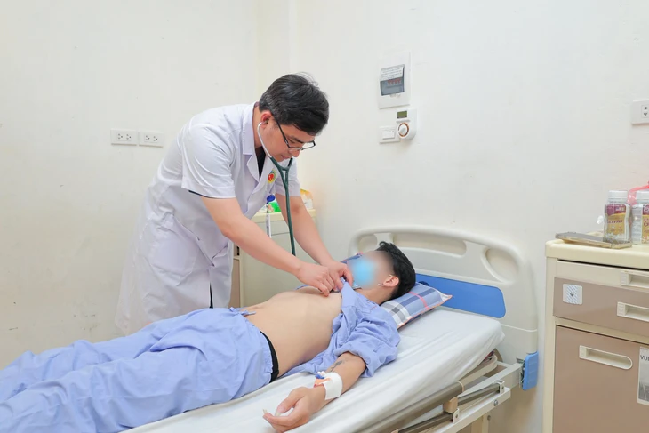 Đau ngực 3 ngày không đi khám, nam thanh niên 25 tuổi cấp cứu nhồi máu cơ tim - Ảnh 1.