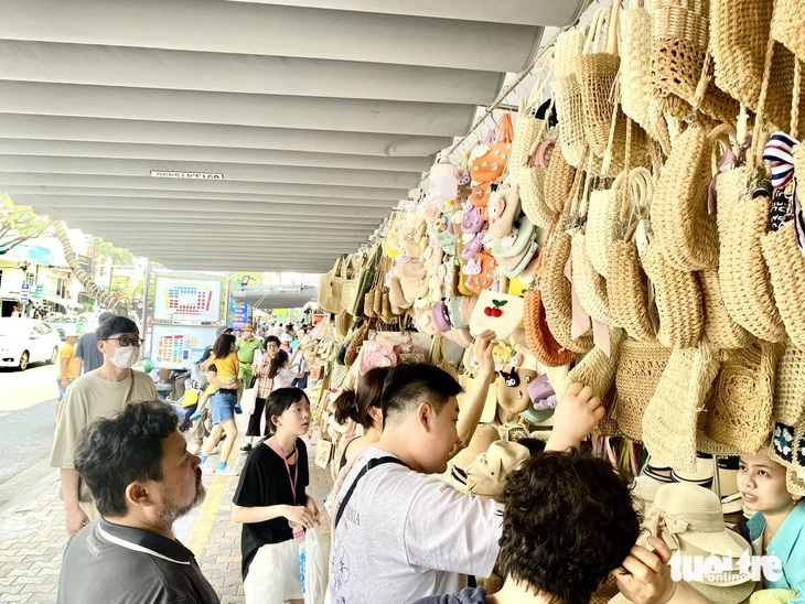 Đà Nẵng sẽ dành 75 tỉ đồng mỗi năm khuyến khích làm sản phẩm lưu niệm cho du lịch - Ảnh 1.