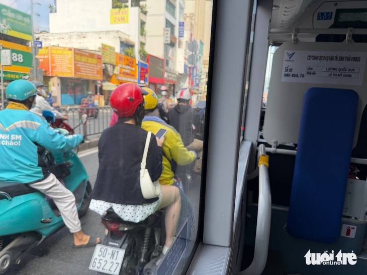 Tôi đi làm bằng xe buýt, càng đi càng 'ghiền' - Ảnh 3.