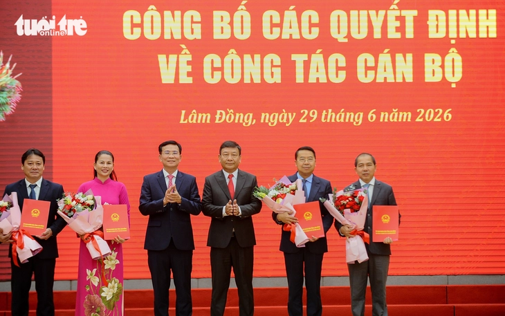 Lâm Đồng điều động, bổ nhiệm 10 cán bộ chủ chốt - Ảnh 2.