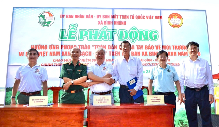 Đổi rác nhựa lấy cây xanh, ngăn rác thải ra biển, sông, bảo vệ môi trường Cần Giờ - Ảnh 2.