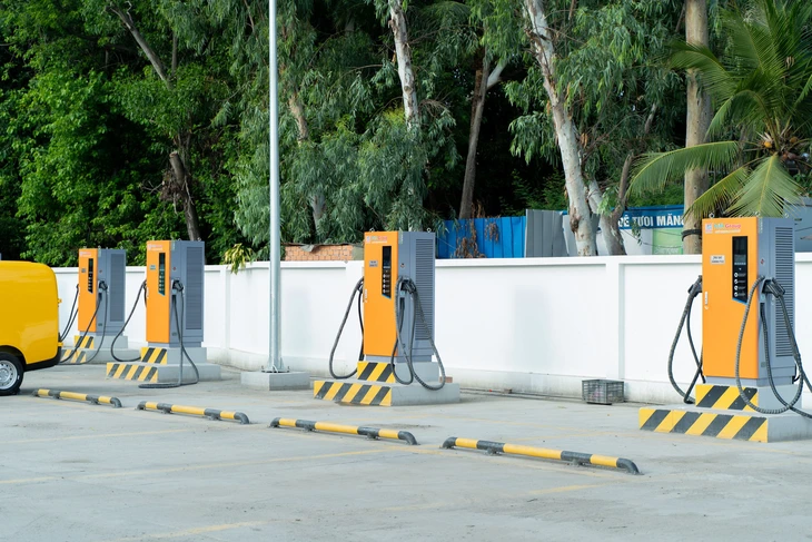 Chủ xe điện BYD nay có thể sạc chung trụ với xe buýt Kim Long - Ảnh 3.