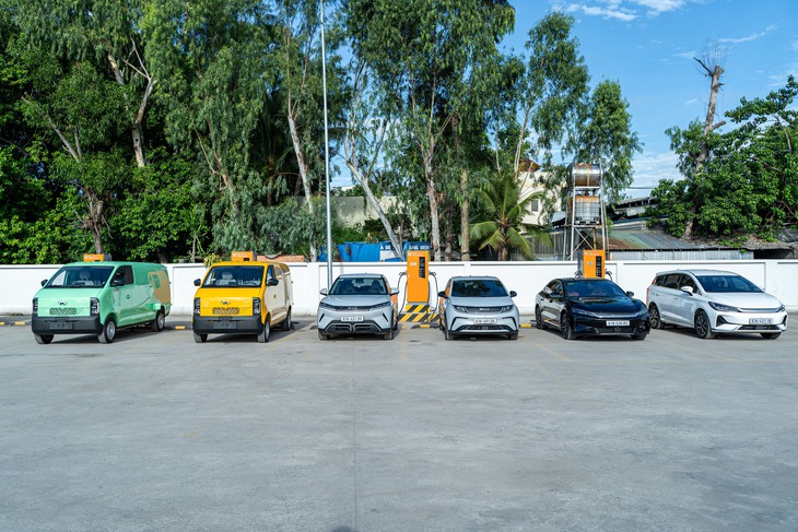 Chủ xe điện BYD nay có thể sạc chung trụ với xe buýt Kim Long - Ảnh 1.