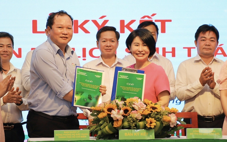 Phó bí thư Thành ủy Đặng Minh Thông: Cần Giờ, Thạnh An tập trung giải ngân đầu tư công, tạo nguồn phát triển đảng - Ảnh 3.