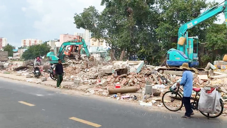 Bồi thường, hỗ trợ hợp lý dân sớm giao mặt bằng - Ảnh 1.