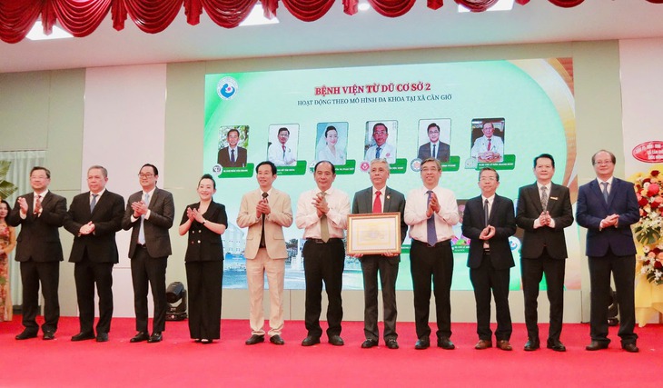  Y tế chuyên sâu vươn tới đảo xa - Ảnh 3.