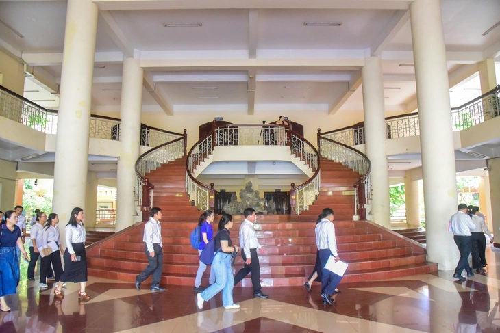 TP.HCM tiếp tục chuyển trụ sở dôi dư thành trường học, nghiên cứu thêm các trụ sở khác - Ảnh 4.