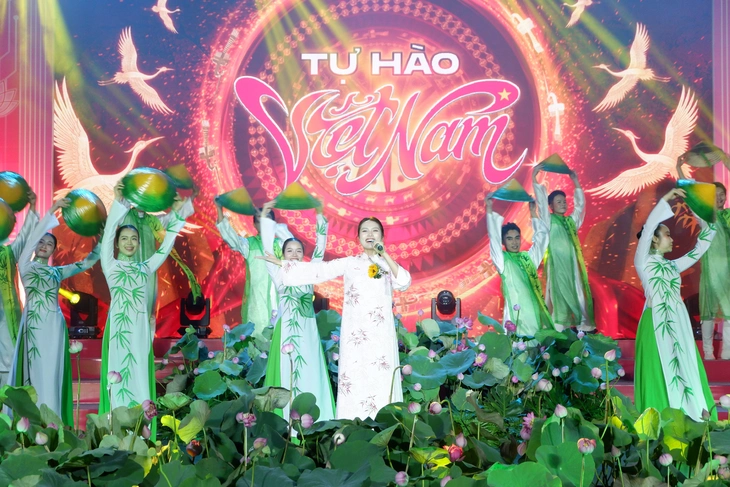 Phó bí thư Lê Quốc Phong kêu gọi thanh niên TP.HCM dấn thân phụng sự cộng đồng - Ảnh 2.