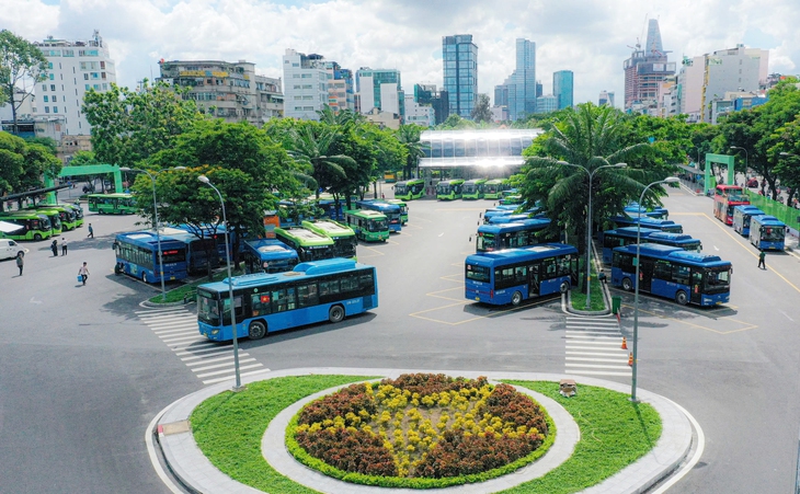 Miễn phí xe buýt từ 1-7: Cú hích cho giao thông công cộng - Ảnh 1.
