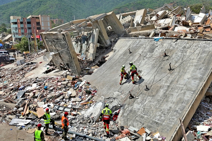Hàng loạt khu nhà ở công Venezuela sập sau động đất, chất lượng xây dựng bị đặt dấu hỏi - Ảnh 2.