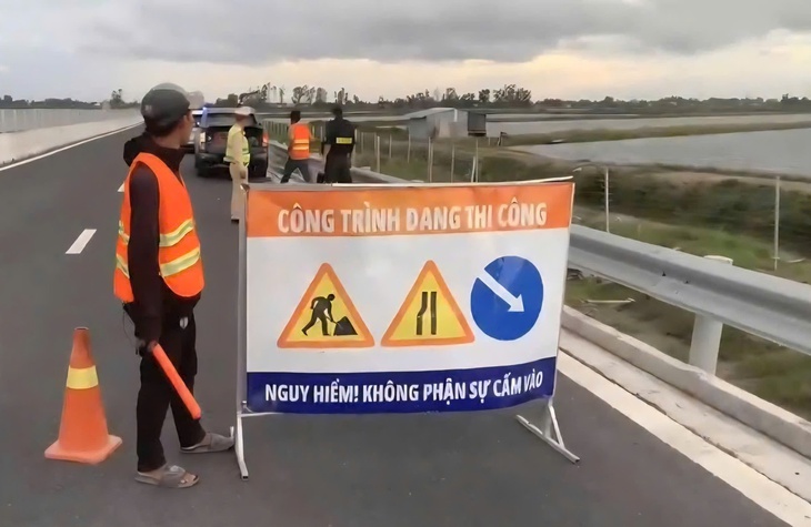 Thi công trên cao tốc nhưng thiếu cảnh báo an toàn, doanh nghiệp đối mặt mức phạt đến 20 triệu đồng - Ảnh 2.