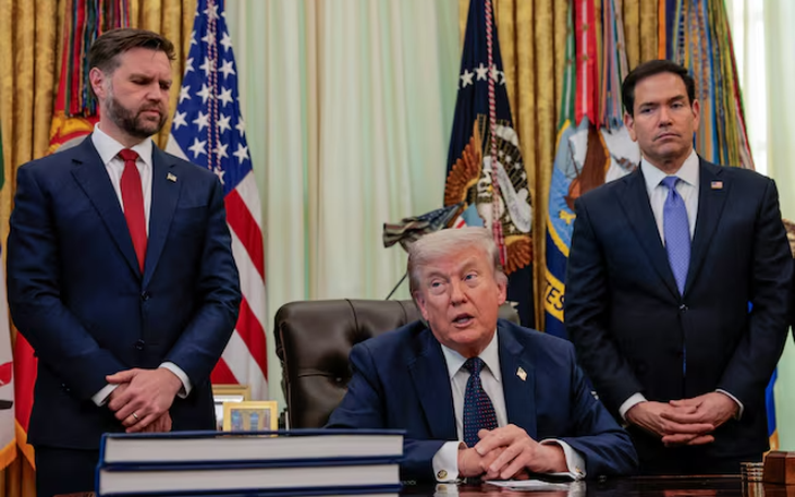 Ông Trump ký sắc lệnh giúp dễ dàng sa thải 8.000 công chức liên bang - Ảnh 3.