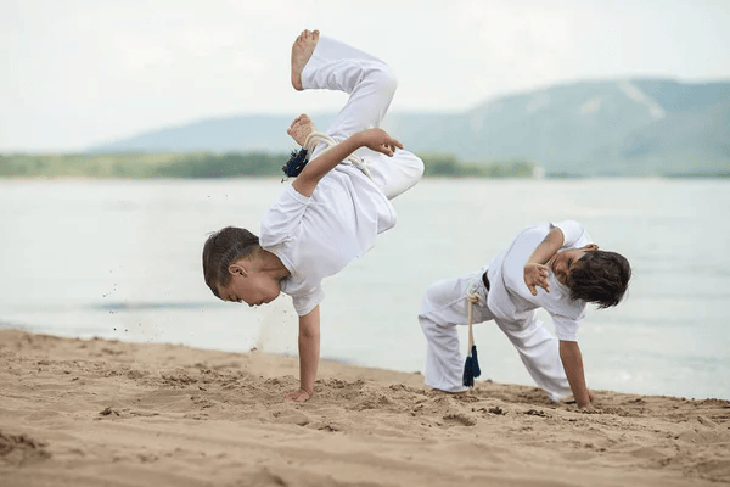 Môn võ lợi hại giúp cầu thủ Brazil luôn khéo léo hơn các nền bóng đá khác - Ảnh 4.