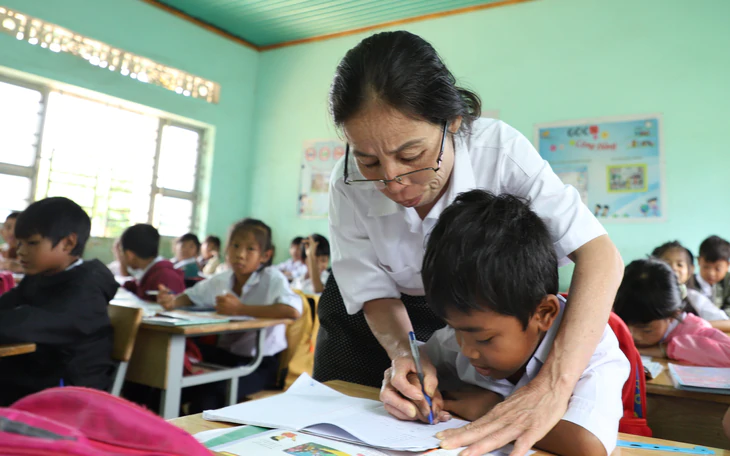 Nhiều giáo viên ở Đắk Lắk bị chậm lương gần 2 tháng - Ảnh 2.