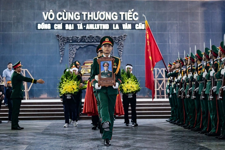 Tiễn biệt Anh hùng La Văn Cầu - Ảnh 11.