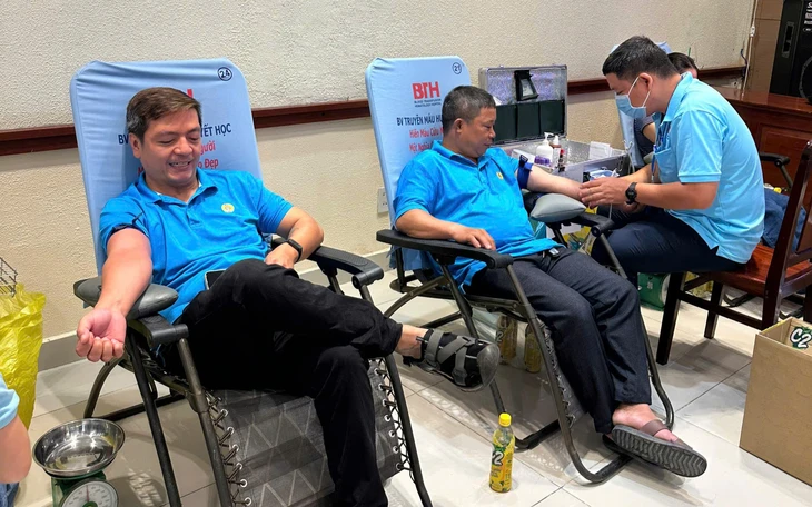 Dan Ryan lập kỷ lục Guinness với 113 lít hiến máu trong 4 thập kỷ - Ảnh 2.