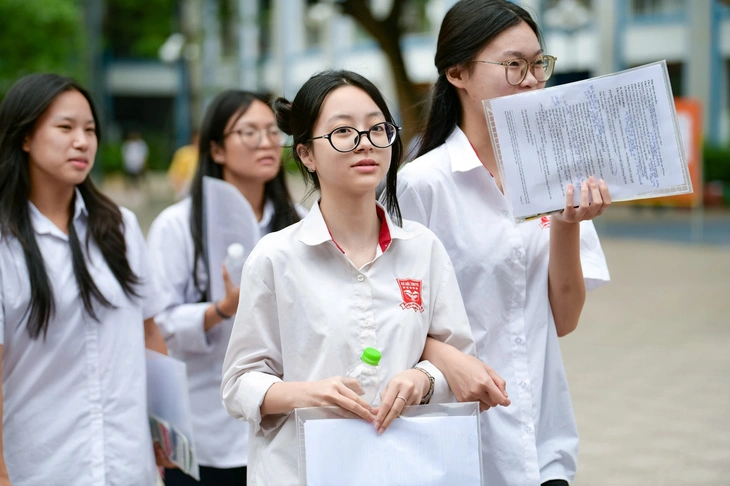 Phổ điểm thi tốt nghiệp THPT 2026: Không có điểm 10 môn văn - Ảnh 1.
