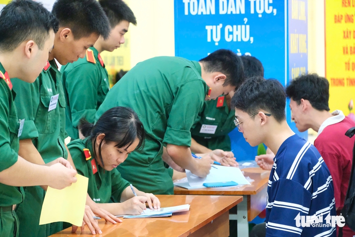 72 thí sinh đầu tiên trúng tuyển vào các trường quân đội - Ảnh 1.