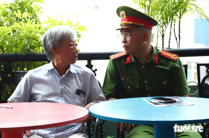 Phường Đức Nhuận trò chuyện cùng người dân qua buổi cà phê sáng  - Ảnh 1.