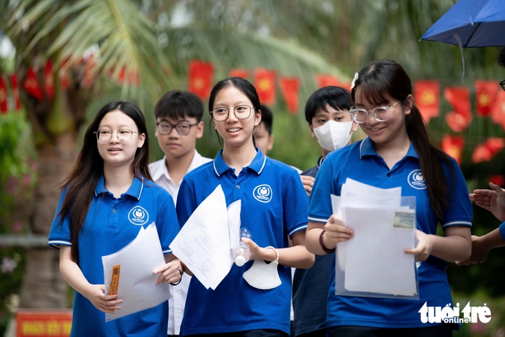 Biến động điểm chuẩn Đại học Kinh tế quốc dân 4 năm qua - Ảnh 1.