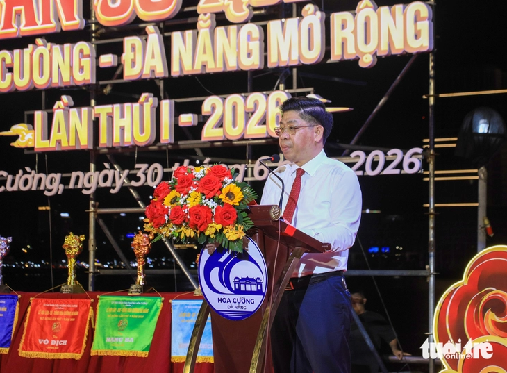Hàng ngàn người đổ về phố đi bộ Bạch Đằng xem biểu diễn lân sư rồng - Ảnh 4.