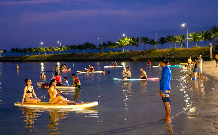 Phát triển kinh tế biển đêm ở Khánh Hòa, đáp ứng xu hướng chi tiêu của du khách - Ảnh 1.