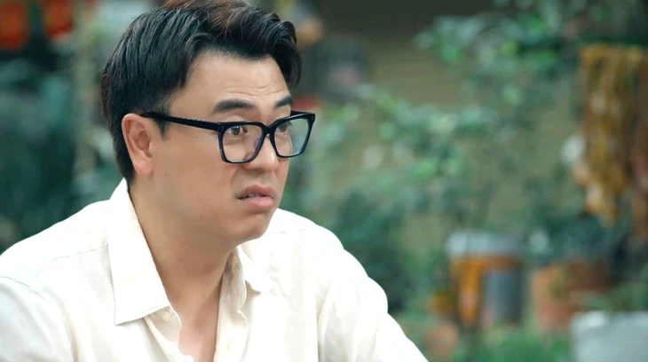 Rớt nước mắt khi nghe câu 'Mất bố mất mẹ thì tuổi nào cũng đau như nhau' trong Dưới ô cửa sáng đèn  - Ảnh 1.