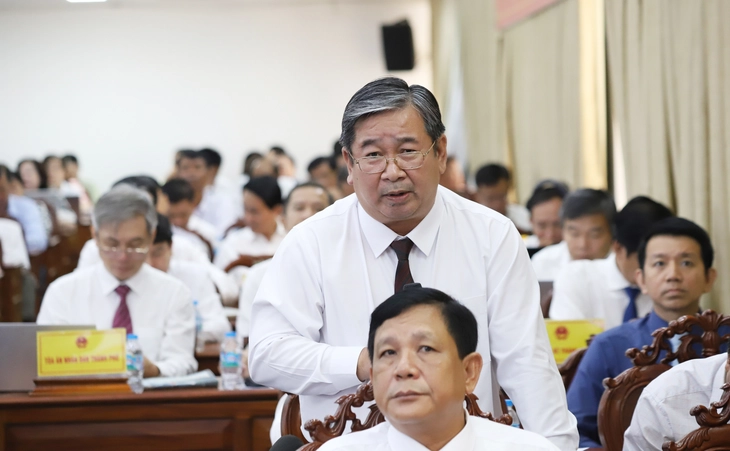 Đại biểu hỏi phí thu gom rác ở Cần Thơ tính dựa trên nhân khẩu có đúng không?  - Ảnh 1.