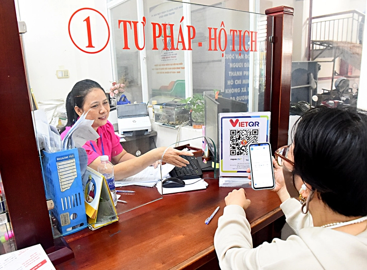  Chính thức tăng lương cơ sở, lương hưu, trợ cấp; TP.HCM triển khai thi hành Luật Hộ tịch - Ảnh 2.