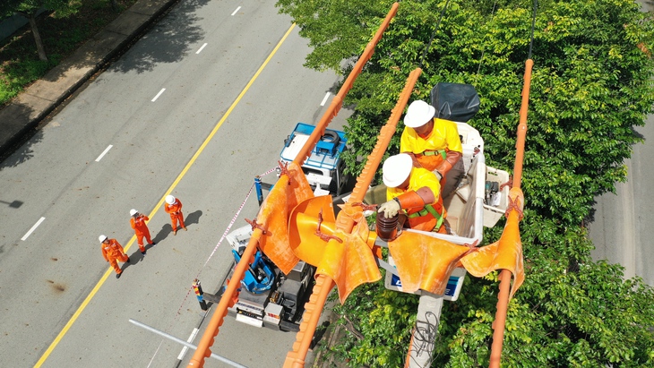 EVNSPC nỗ lực đảm bảo nguồn điện mùa nắng nóng - Ảnh 1.