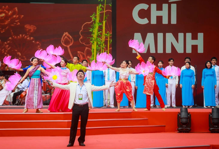 TP.HCM tổng duyệt lễ kỷ niệm 50 năm thành phố vinh dự mang tên Bác - Ảnh 5.