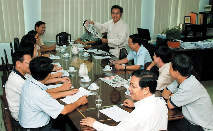 Tòa soạn lúc 0 giờ - Ảnh 1.