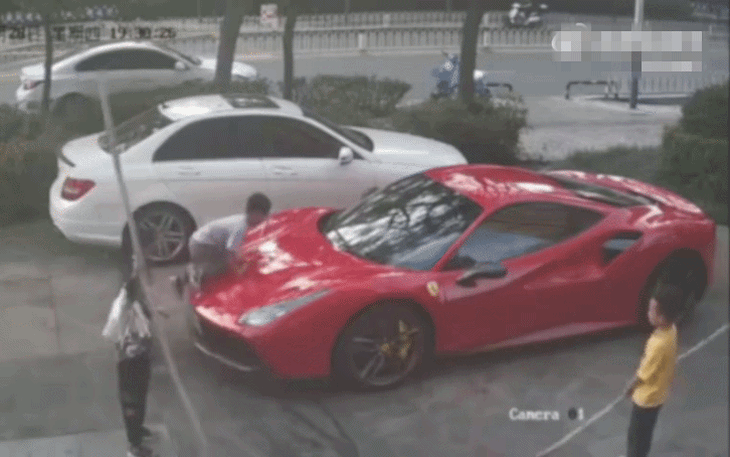 Có người bỏ hơn 1.000 tỉ mua chiếc Ferrari bị chê nhất mọi thời đại, gấp 60 lần giá gốc - Ảnh 7.