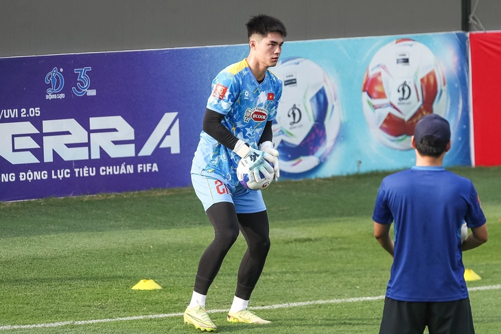 Thủ môn Trần Trung Kiên háo hức du đấu Hàn Quốc - Ảnh 1.
