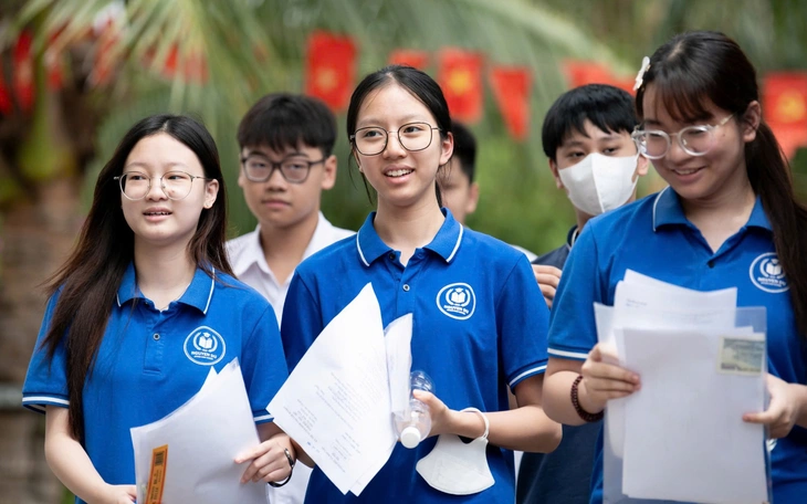 Những trường đầu tiên công bố điểm chuẩn: Học viện Ngân hàng, Bách khoa TP.HCM... - Ảnh 2.