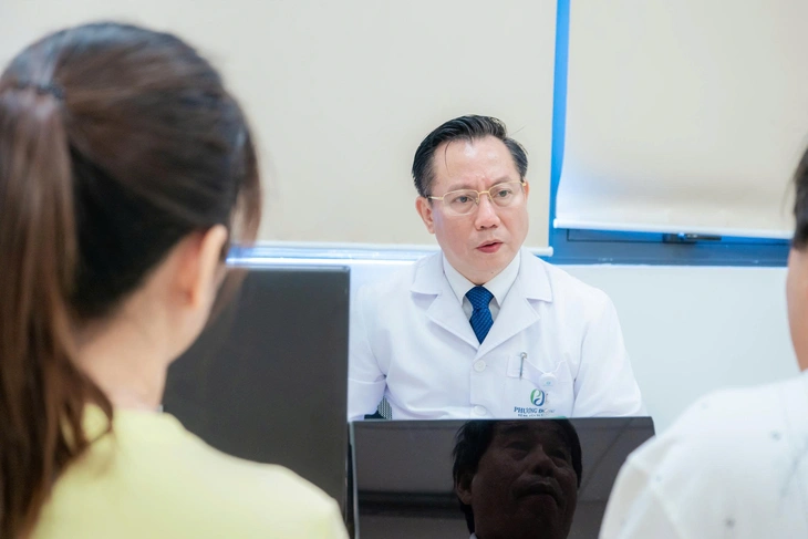 Chuyện bác sĩ thời đại số: Từ bàn mổ bước ra mạng xã hội - Ảnh 2.