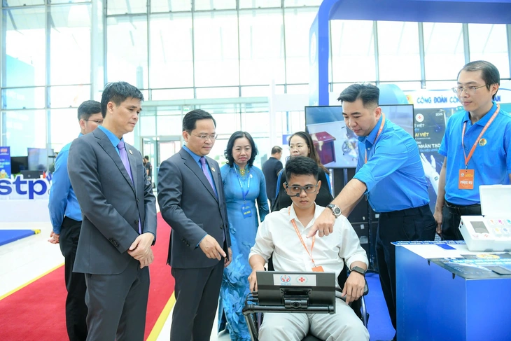 Lấy đoàn viên làm trung tâm, Công đoàn TP.HCM chăm lo từ tiền lương đến nhà ở - Ảnh 3.