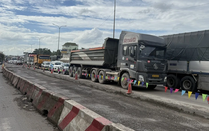 Vụ sửa chữa quốc lộ 51: Chủ đầu tư hứa xử lý nghiêm nhà thầu vi phạm - Ảnh 4.