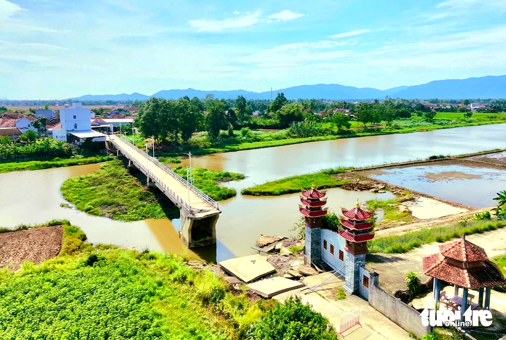 Nửa năm sau lũ lịch sử, nhiều cầu đường ở đông Đắk Lắk vẫn chưa được sửa - Ảnh 1.