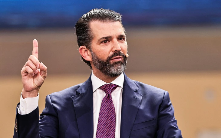Tổng thống Trump bị nghi ngủ gật trong sự kiện của Nhà  Trắng - Ảnh 2.