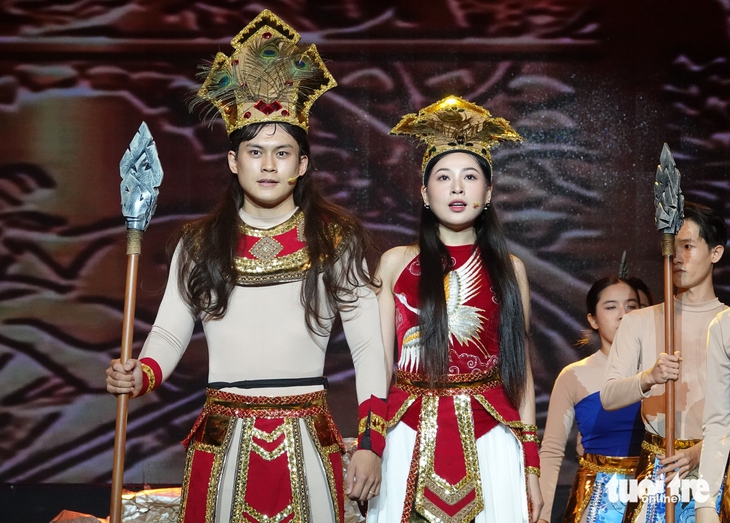 Con rồng cháu tiên - Ảnh 2.
