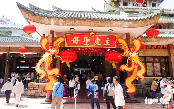 Bà Chúa Xứ núi Sam - Ảnh 4.