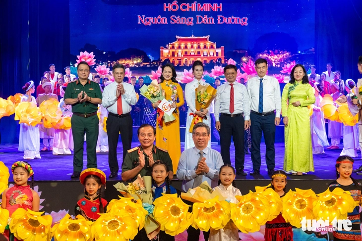 Bác Hồ - Ảnh 10.
