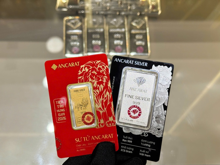 Giá vàng thế giới bất ngờ giảm sâu hơn dự đoán, tương đương 4,8 triệu đồng/lượng - Ảnh 2.