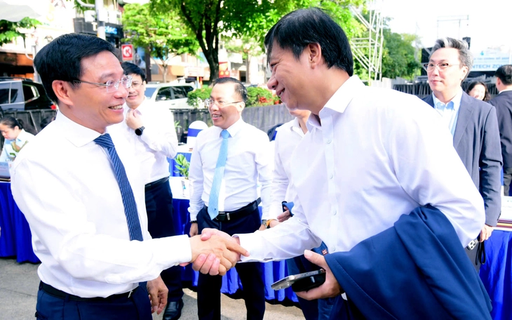 Thanh toán ở chợ đã tiện như siêu thị - Ảnh 2.