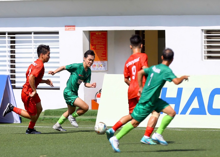 Nghỉ hè, tranh thủ đi chơi… Giải bóng đá công nhân, viên chức Việt Nam - Ảnh 2.
