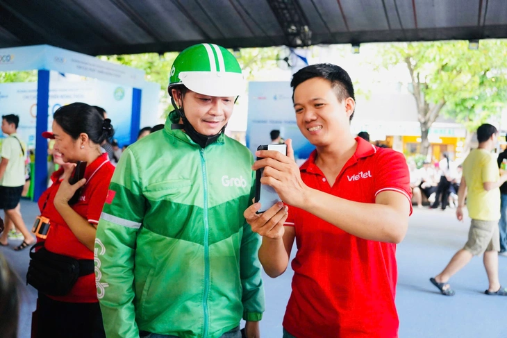 Đến lễ hội xác thực thuê bao di động, du lịch xuyên biên giới - Ảnh 1. xác thực thuê bao - Ảnh 1.